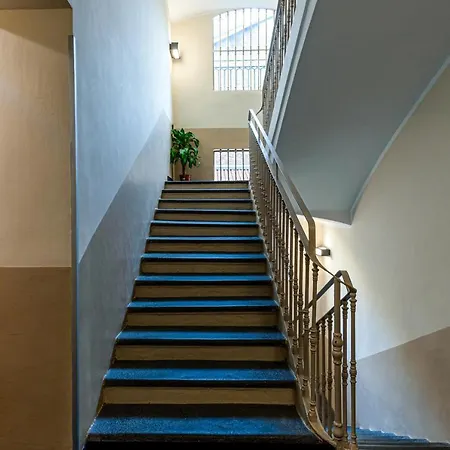 Отель Urbani