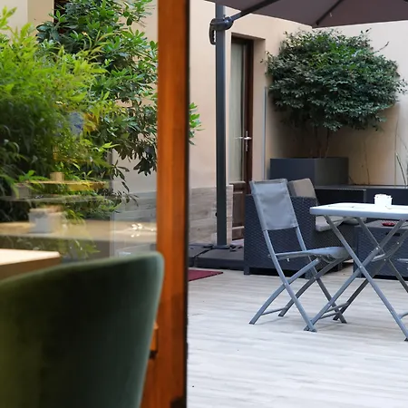 Urbani Hotel 3*