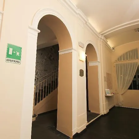 Urbani Hotell