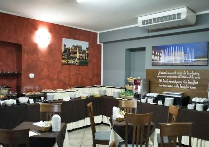 乌尔巴尼酒店 3*